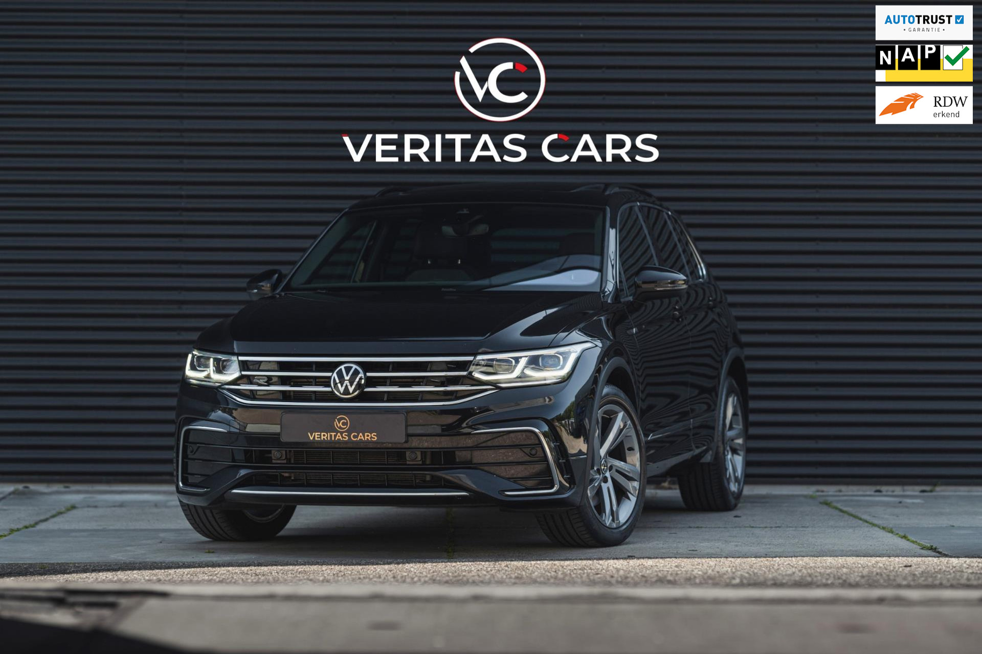Volkswagen Tiguan 2.0 TDI R-Line 4Motion 200PK DSG|Pano|IQ Light|H&K|Camera|Carplay e.o. 45722266-0.jpg | Veritas Cars